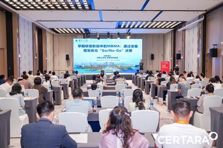 一群人在餐厅里AI 生成的内容可能不正确。